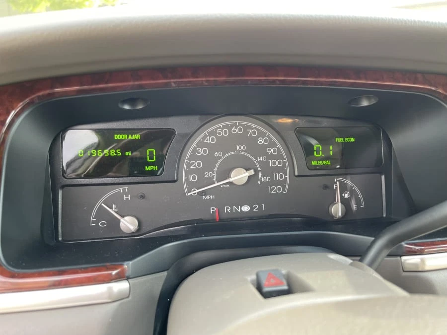 2003 Lincoln Town Car - Image 7 of 16