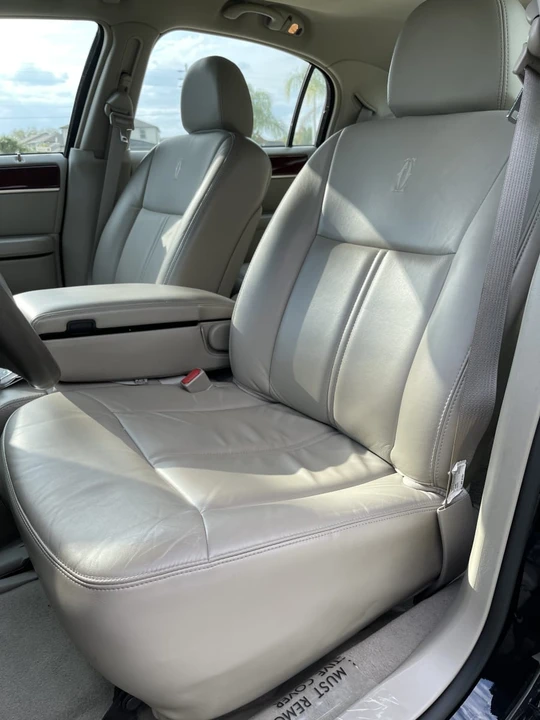 2003 Lincoln Town Car - Image 11 of 16