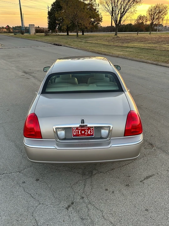 2003 Lincoln Town Car - Image 7 of 21