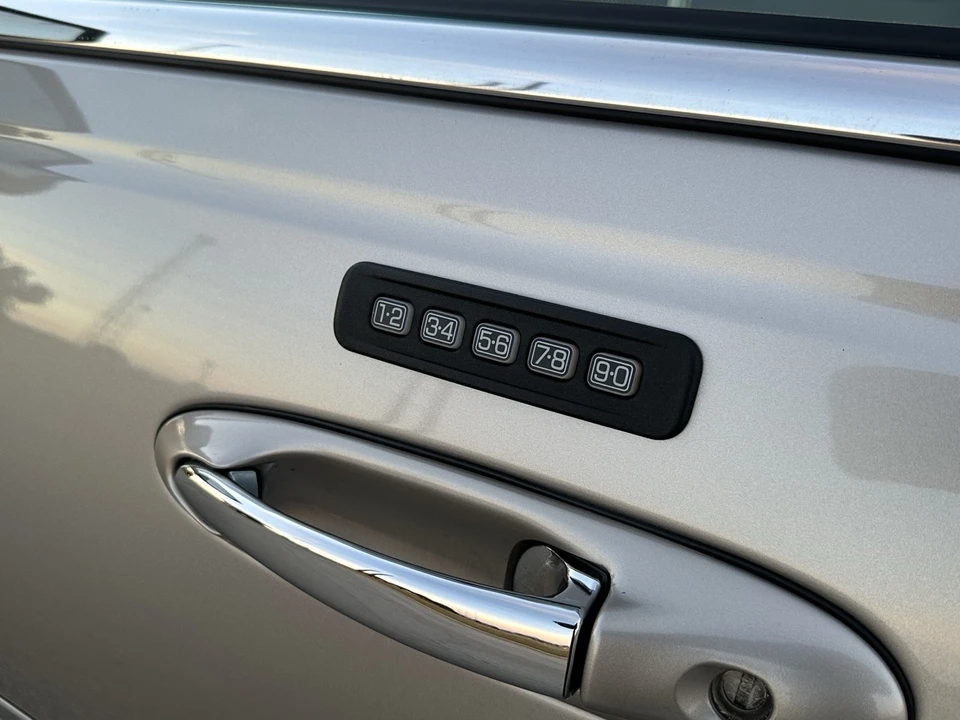 2003 Lincoln Town Car - Image 6 of 21