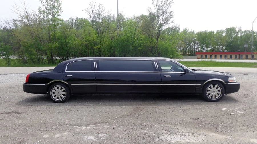 2003 Lincoln Town Car - Image 2 of 6