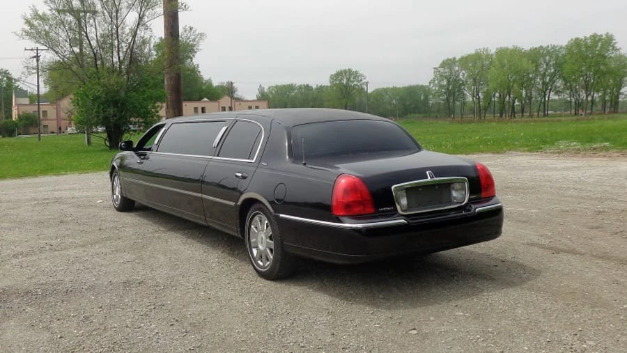 2003 Lincoln Town Car - Image 3 of 6