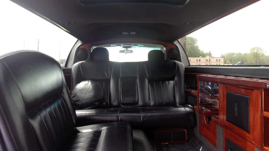 2003 Lincoln Town Car - Image 4 of 6