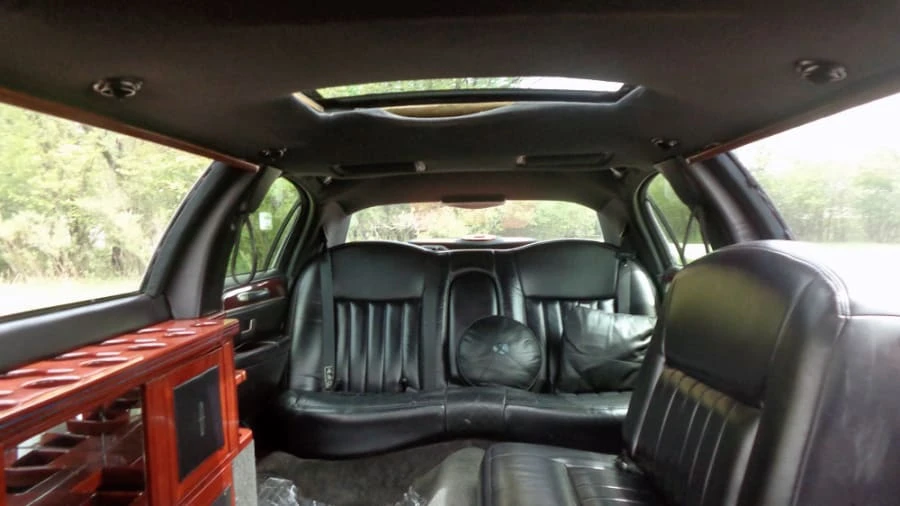 2003 Lincoln Town Car - Image 5 of 6