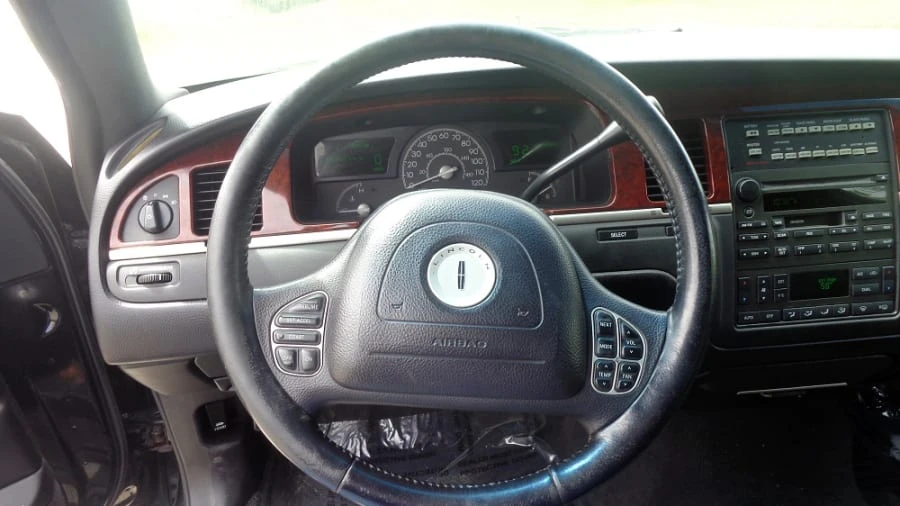 2003 Lincoln Town Car - Image 6 of 6
