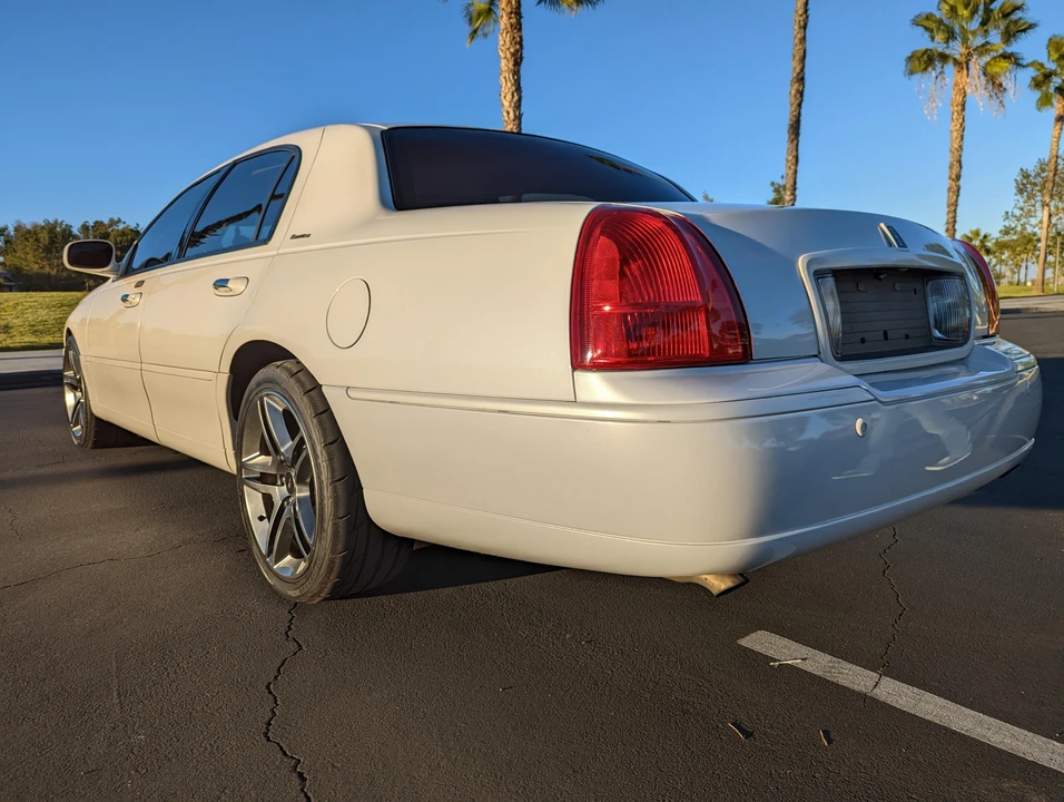2003 Lincoln Town Car - Image 12 of 31