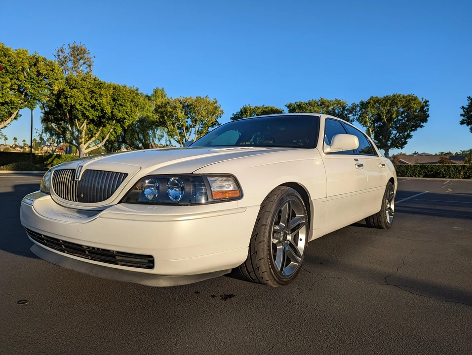 2003 Lincoln Town Car - Image 7 of 31