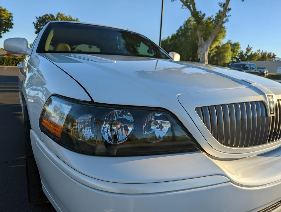 2003 Lincoln Town Car - Image 16 of 31
