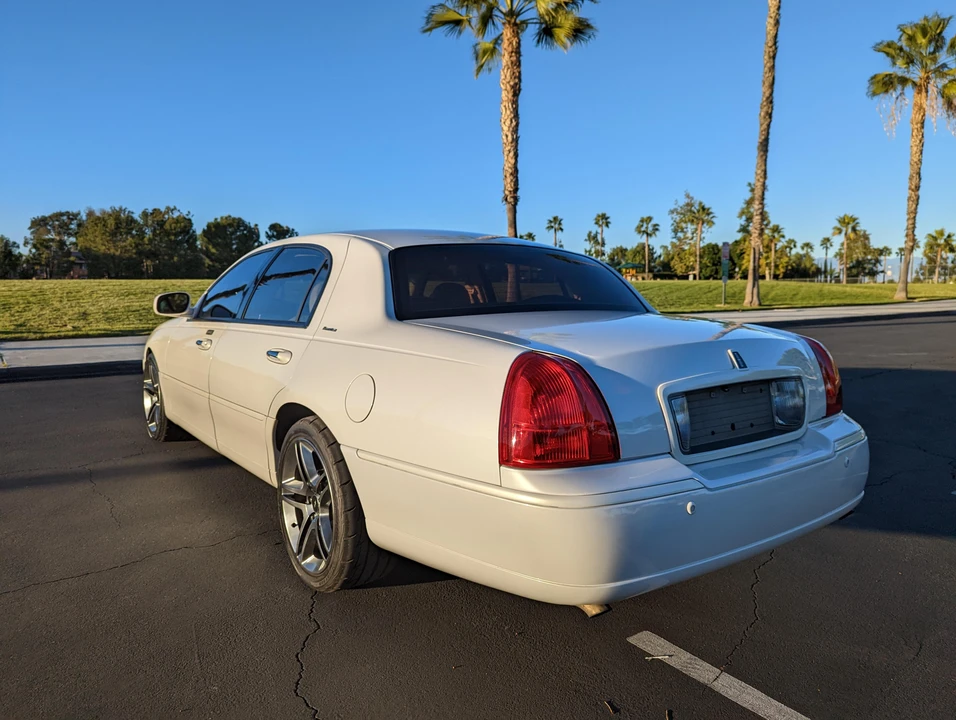 2003 Lincoln Town Car - Image 11 of 31
