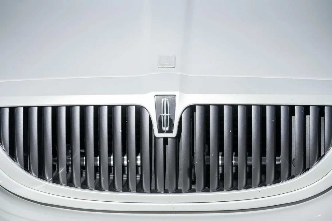 2003 Lincoln Town Car - Image 19 of 31