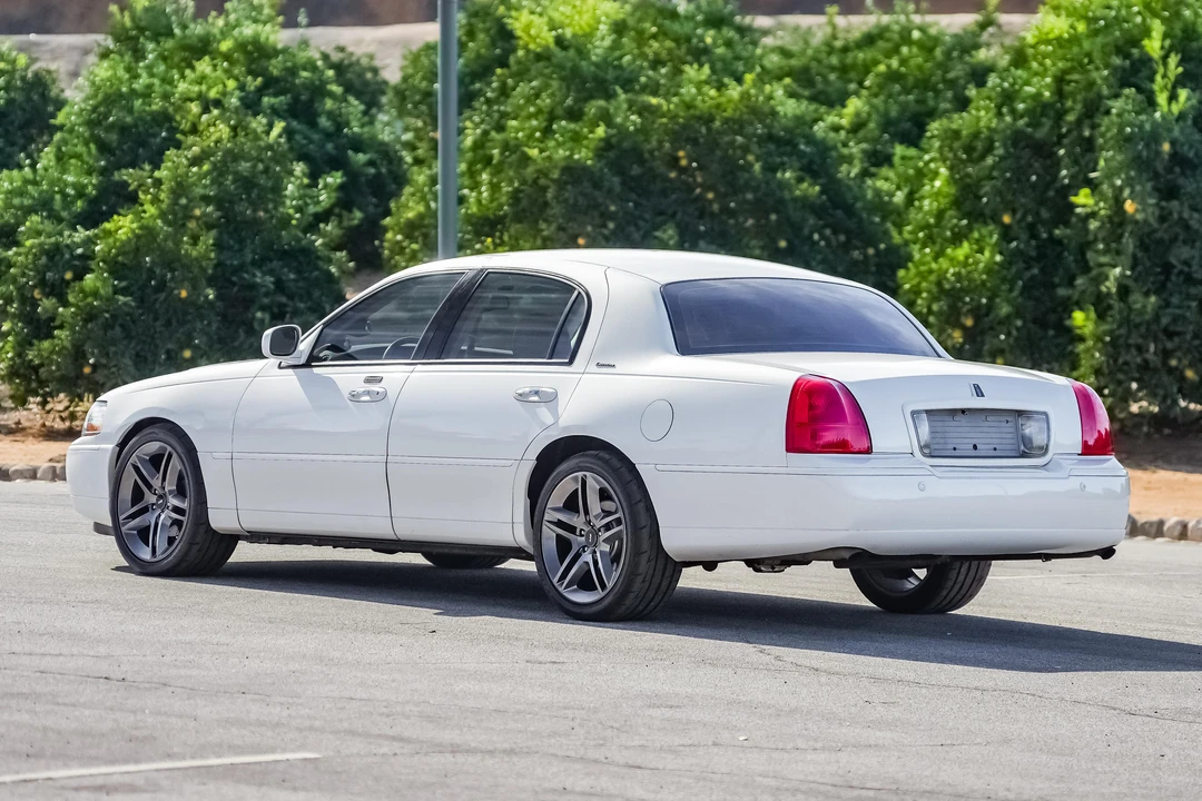 2003 Lincoln Town Car - Image 10 of 31