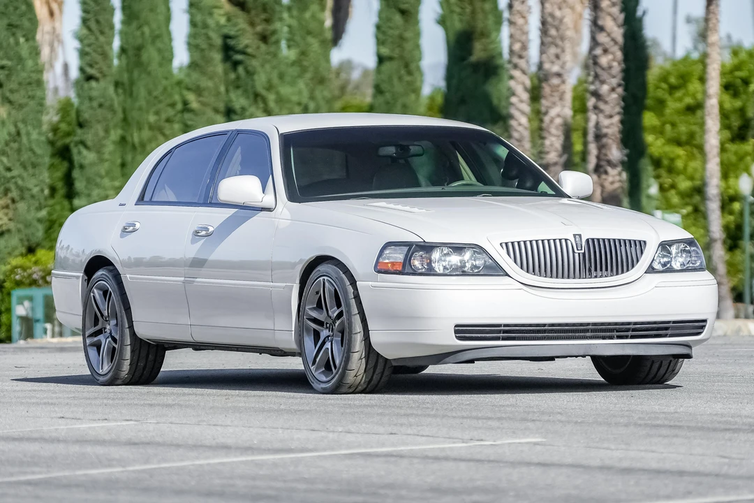 2003 Lincoln Town Car - Image 14 of 31