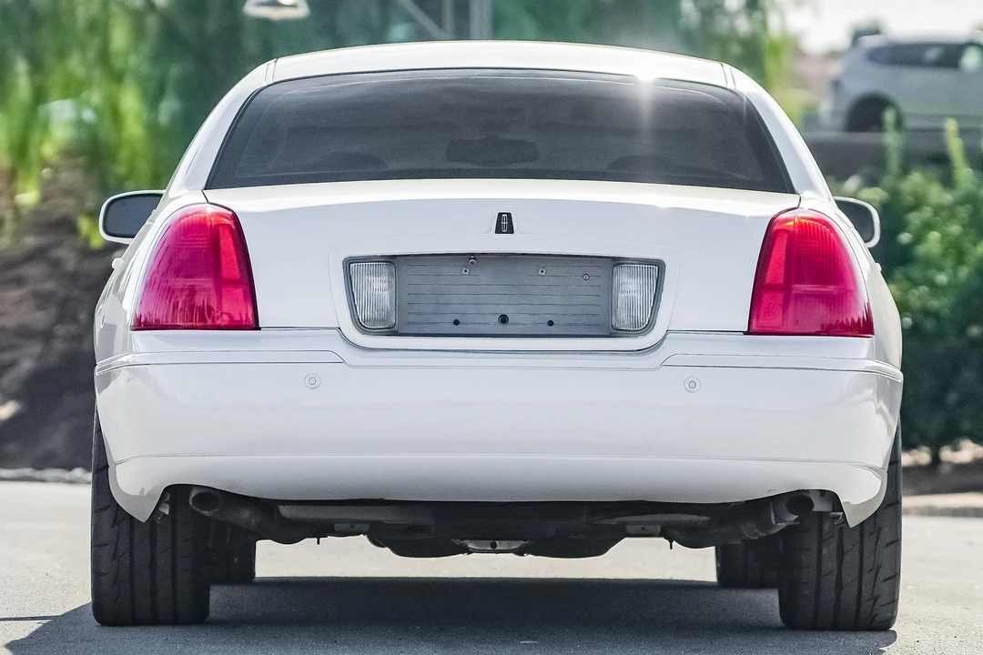 2003 Lincoln Town Car - Image 5 of 31
