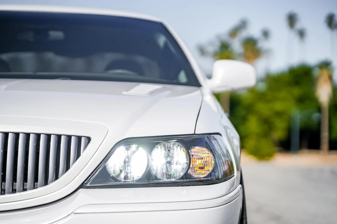 2003 Lincoln Town Car - Image 23 of 31
