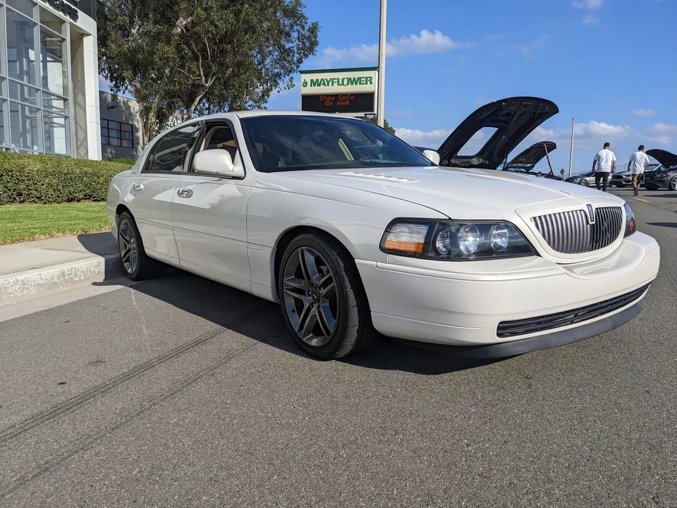 2003 Lincoln Town Car - Image 13 of 31