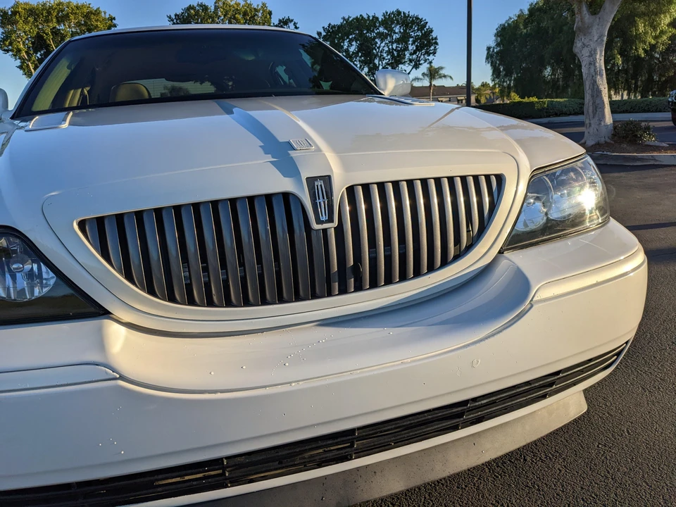 2003 Lincoln Town Car - Image 22 of 31