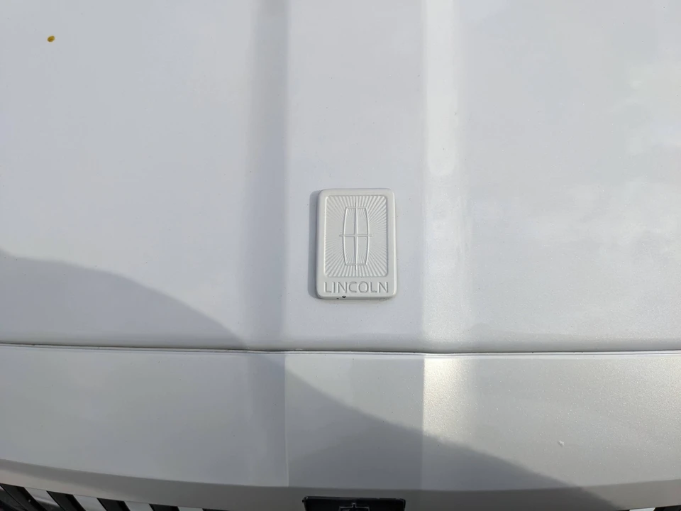 2003 Lincoln Town Car - Image 20 of 31