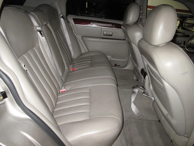 2003 Lincoln Town Car - Image 19 of 21