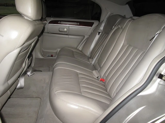 2003 Lincoln Town Car - Image 15 of 21