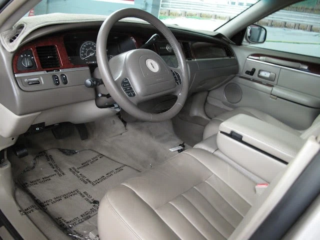 2003 Lincoln Town Car - Image 4 of 21