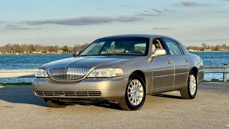 2003 Lincoln Town Car - Image 4 of 29