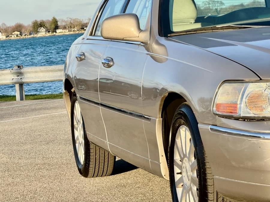 2003 Lincoln Town Car - Image 12 of 29