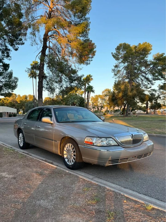 2003 Lincoln Town Car - Image 3 of 8