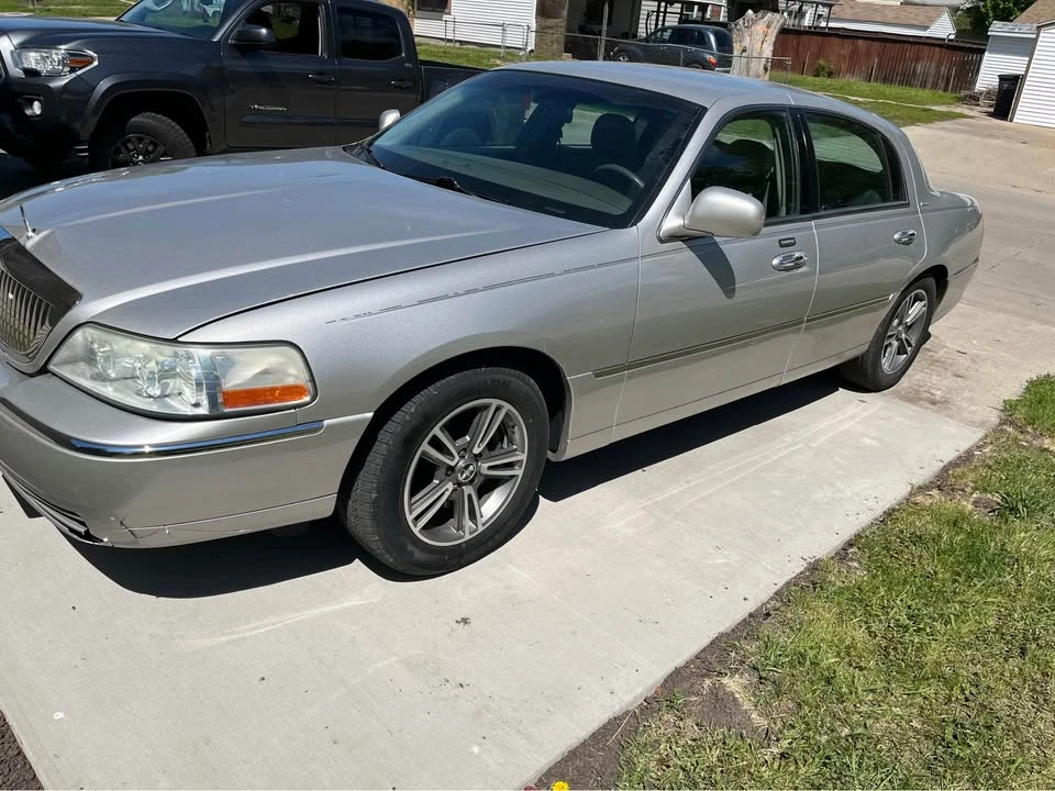 2003 Lincoln Town Car - Image 8 of 9