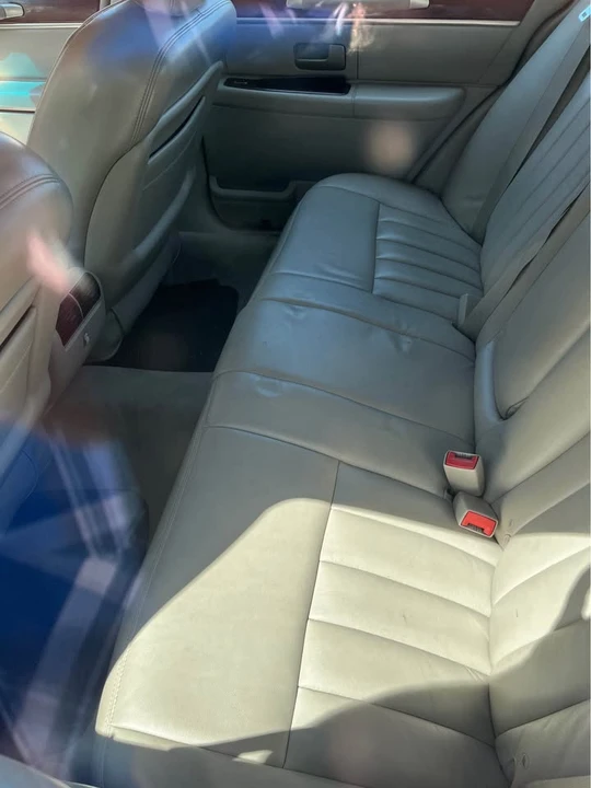 2003 Lincoln Town Car - Image 7 of 9