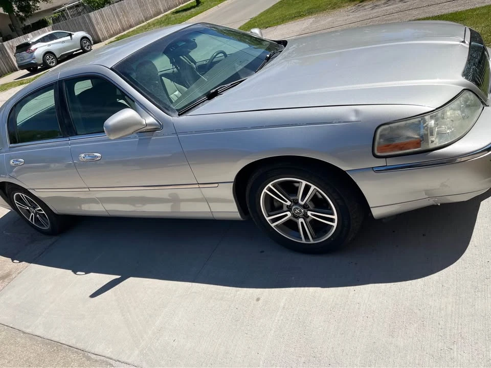2003 Lincoln Town Car - Image 9 of 9