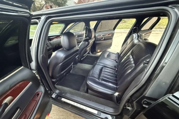 2003 Lincoln Town Car - Image 5 of 8
