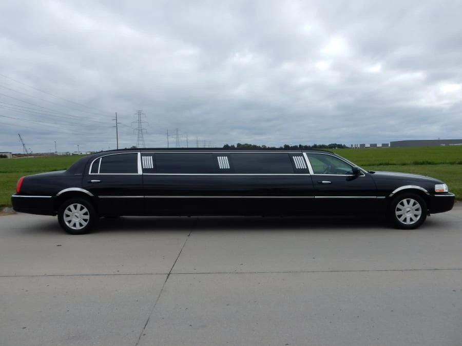 2003 Lincoln Town Car - Image 3 of 7