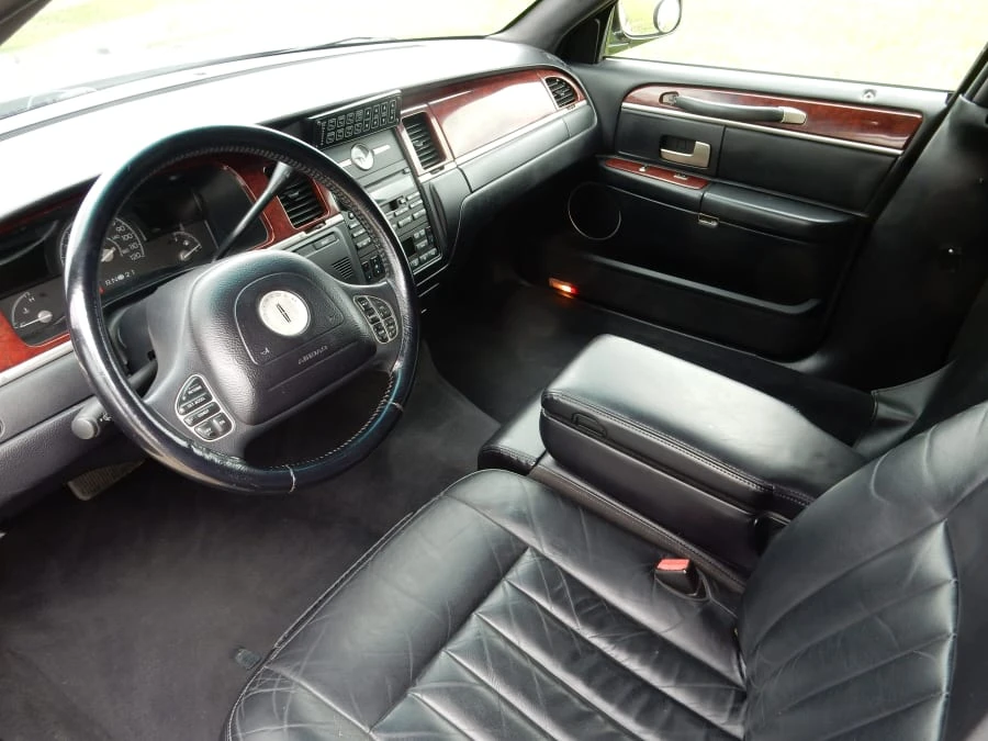 2003 Lincoln Town Car - Image 5 of 7
