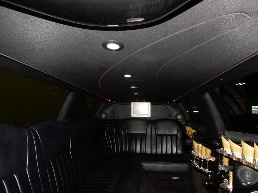 2003 Lincoln Town Car - Image 6 of 7