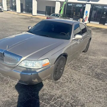 2003 Lincoln Town Car Executive Sedan 4D