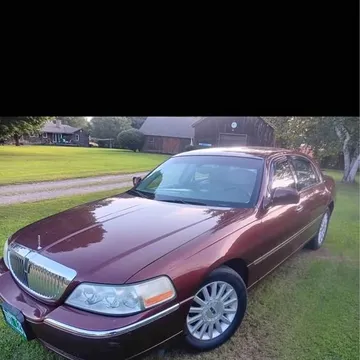 2003 Lincoln Town Car Executive Sedan 4D
