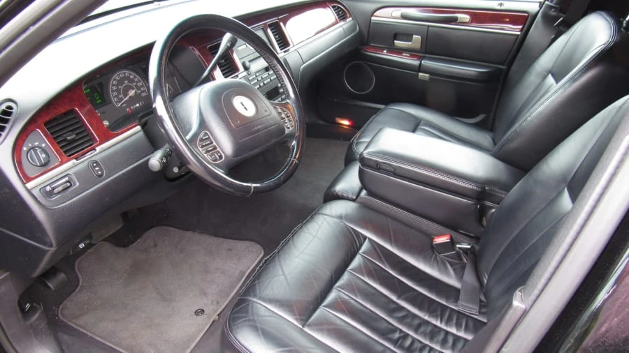 2003 Lincoln Town Car - Image 4 of 9