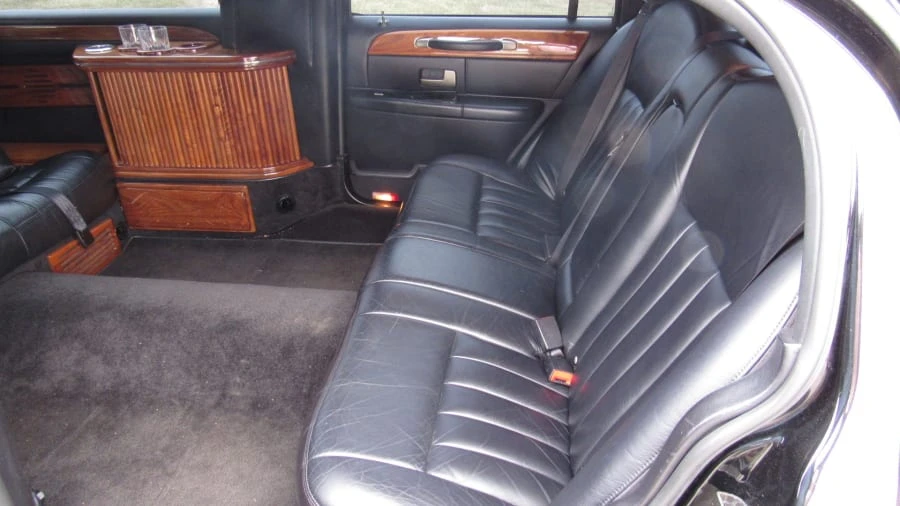 2003 Lincoln Town Car - Image 6 of 9