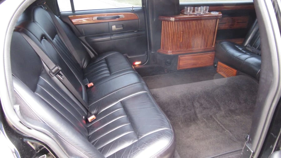 2003 Lincoln Town Car - Image 8 of 9