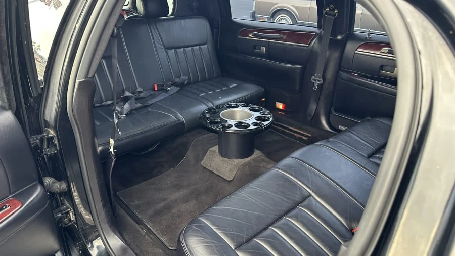 2003 Lincoln Town Car - Image 6 of 8