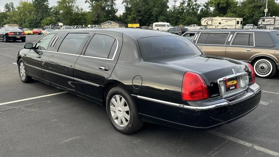 2003 Lincoln Town Car - Image 4 of 8