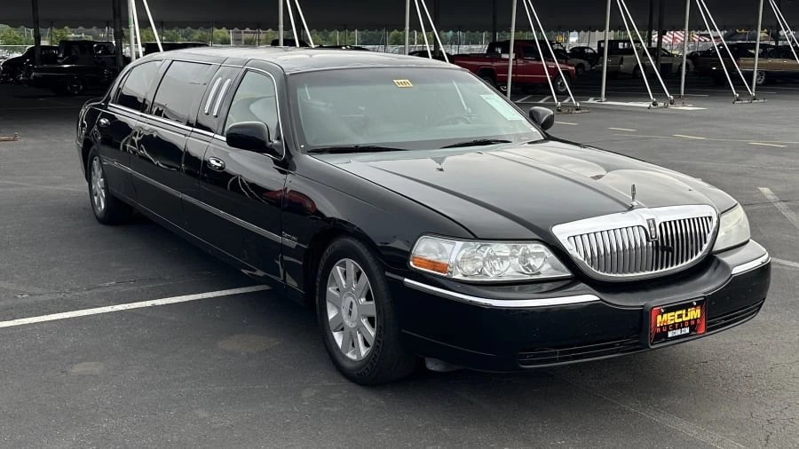 2003 Lincoln Town Car - Image 3 of 8