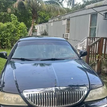 2003 Lincoln Town Car