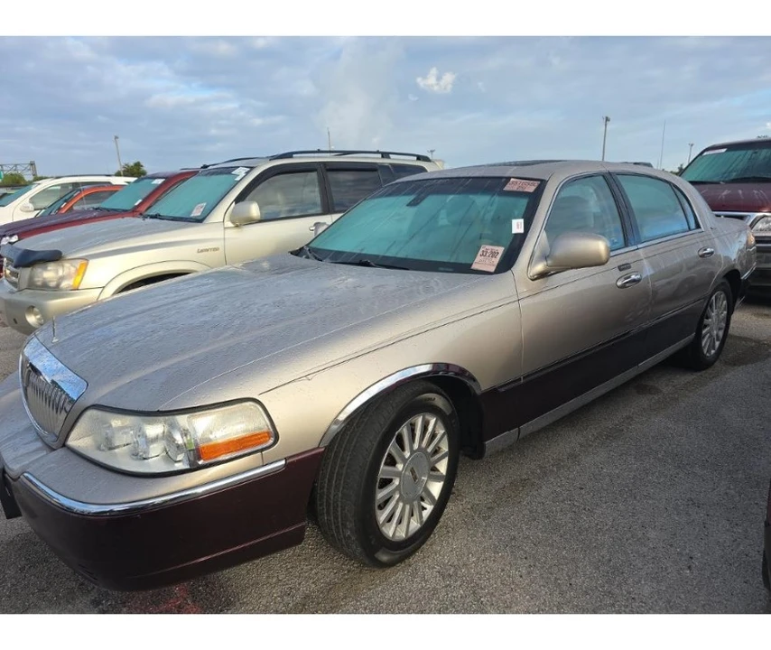 2003 Lincoln Town Car - Image 2 of 13