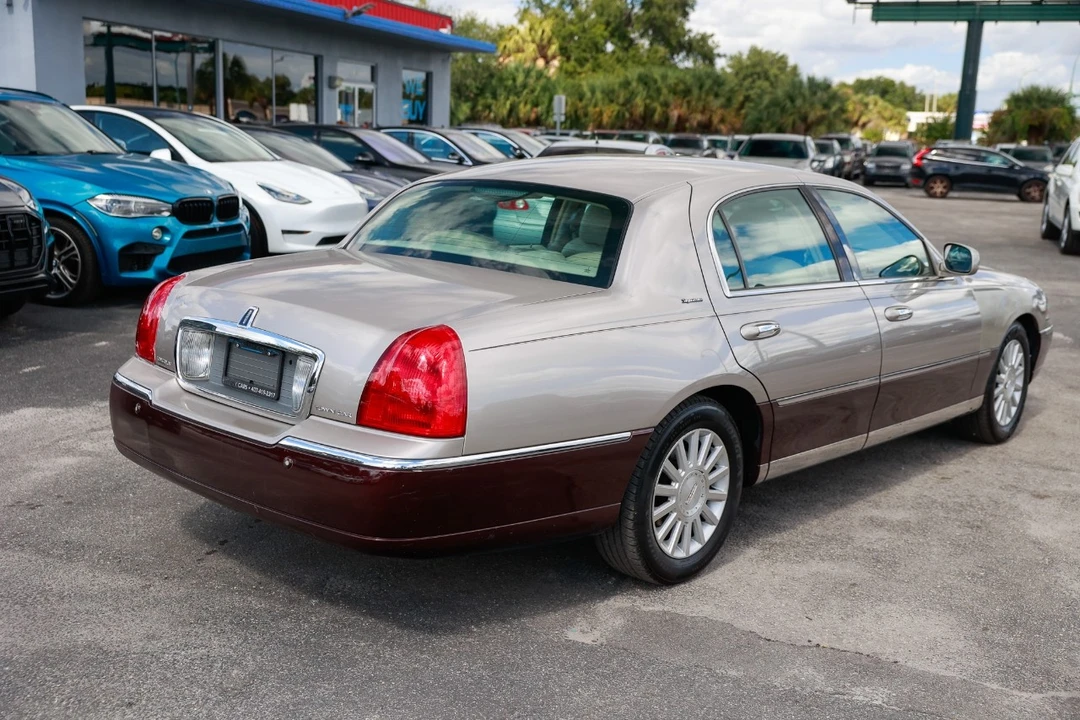 2003 Lincoln Town Car - Image 11 of 12