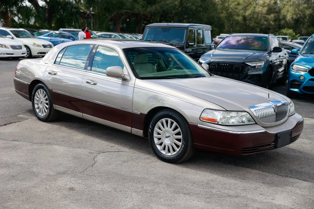 2003 Lincoln Town Car - Image 15 of 21