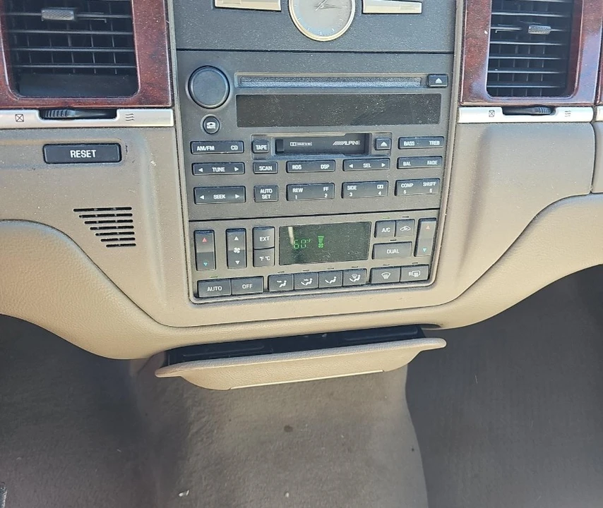 2003 Lincoln Town Car - Image 12 of 13