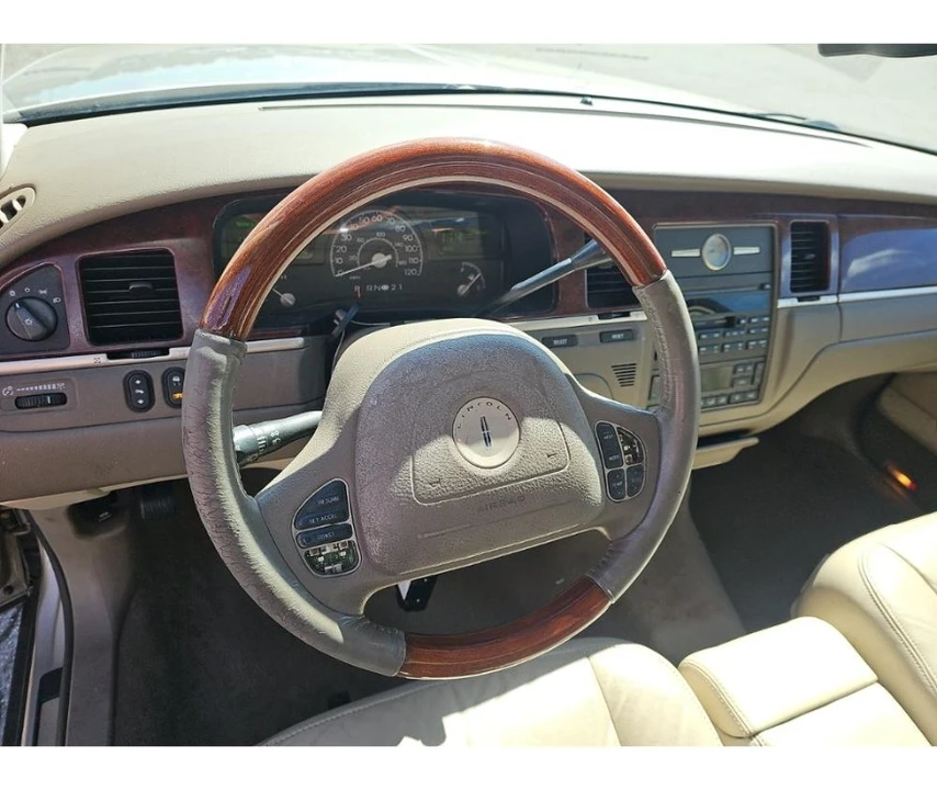 2003 Lincoln Town Car - Image 11 of 13