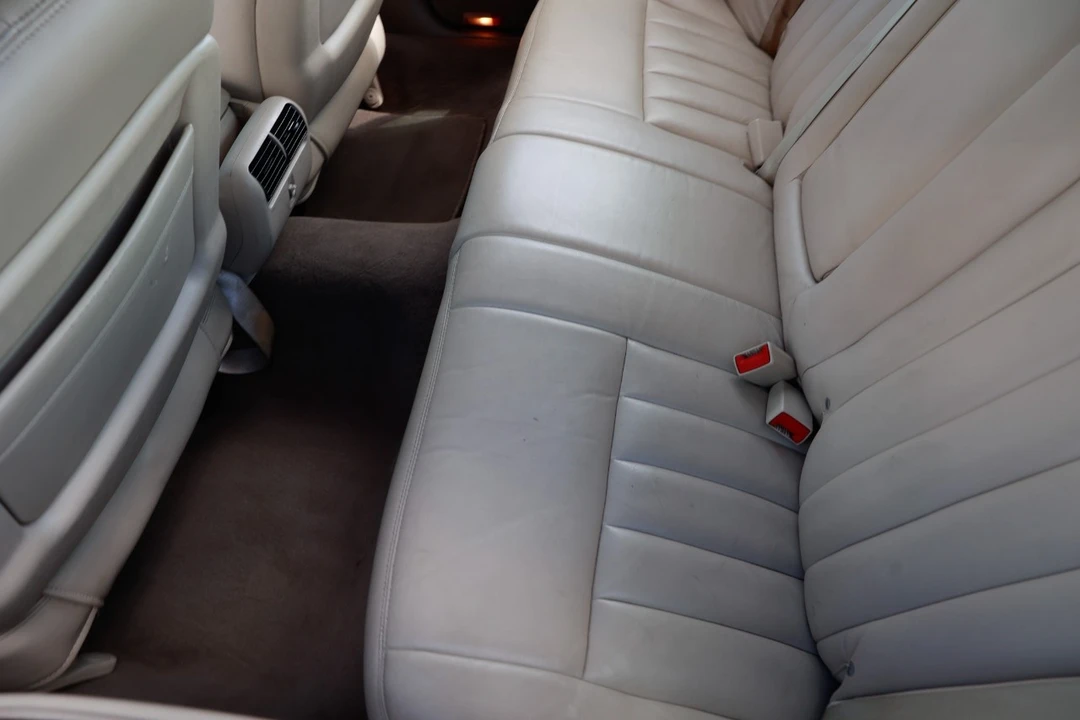 2003 Lincoln Town Car - Image 10 of 12