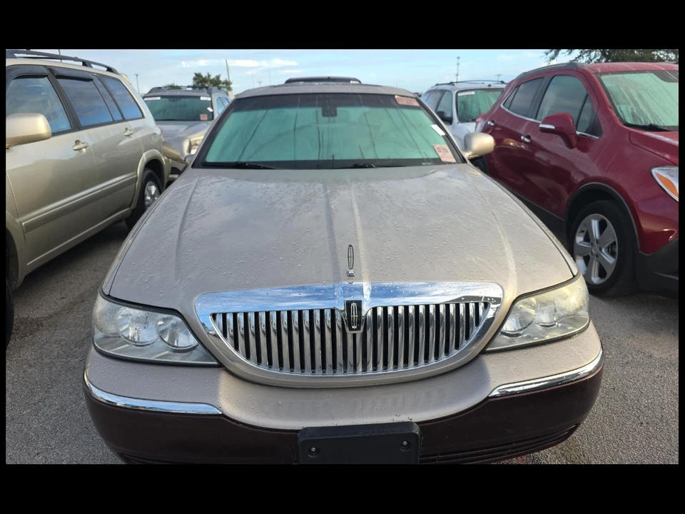 2003 Lincoln Town Car - Image 3 of 13